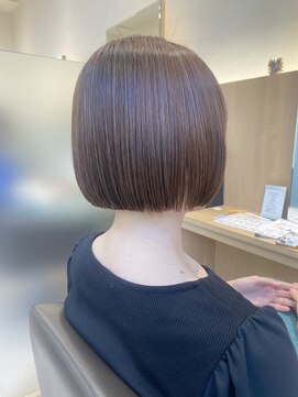 ウイバイファースト(u'i by first) ツヤツヤボブ×グレージュカラー