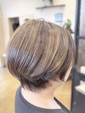 シュヴー 築地(CHEVEUX) 明るい白髪染め/白髪ぼかし/丸みショート/40代/50代/60代/