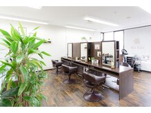 美容室 リズヘアー 稲毛店(Riz hair)の雰囲気（広々とした空間での施術。隣の席との間隔も気にならない【稲毛】）