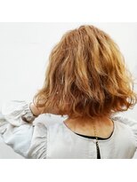 ジェナ(Jena)&nbsp;ヌーディーオレンジ×ショートウェービーボブ