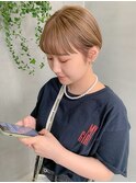 マッシュショート、ミルクティベージュ、ハイトーンカラー