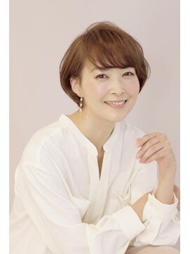 アンベリールフルー(EMBELLIR fleur) 小顔耳かけひし型ショート　30代/40代/50代