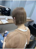 切りっぱなしボブ 外ハネ ベージュ ブリーチ 三宮 元町