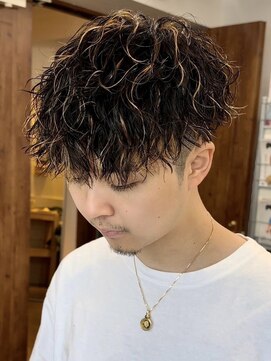 ウェイビーエフティフィフス 横浜西口(WAVEY ft.fifth) ツイストスパイラルパーマ波巻きスパイラル刈り上げマッシュ