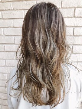 シャイン(shine) ツヤ感溢れるハイライト