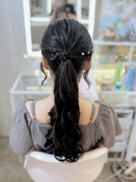 アトリエビューティーアミュ(atelier beauty AmU) お呼ばれ 推し活 ライブ イベント ポニーテール×パールアクセ