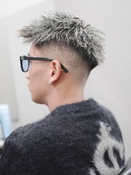 スラッシュ(SLASH) ツイストパーマ/短髪/ホワイトメッシュ/スキンフェード/姫路