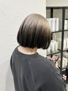 ニコ(nico.) white roots.