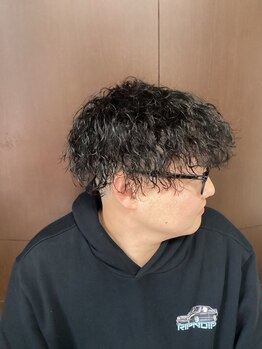 サロンドチャンピオン(SALON DE CHAMPION)の写真/【ツイストスパイラル¥8000/19時まで◎】理容室ならではのスピーディーかつ丁寧な施術が好評＊