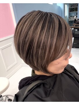 シャルティア(SHALLTIA) バレイヤージュ/ハイライト/白髪染め/ブラウン/大人ショート