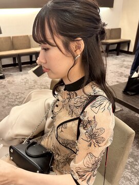 ソリン(Solin') ナチュラルハーフアップ