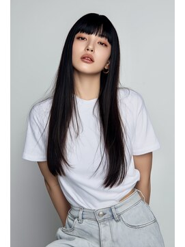 クロス(CROSS) 黒髪　重めロングヘア