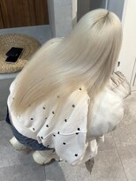 エイトデイズ 三宮駅前店(EIGHT days) ホワイトブロンド