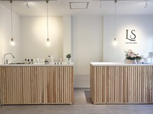 リソル(Lisol)の雰囲気(贅沢スペースを使ったこだわりカウンターです。)