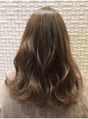 【新宿Neolive 】柔らかベージュ×ランダムカール