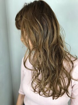 ラトリエ ブロカント 立川北口店(L'atelier BROCANTE) イルミナカラー 無造作カール ルーズ  マーメイドアッシュ