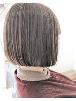 ヘアーサロン トランク(TRUNK)&nbsp;ベールカラー　ツヤ感ベージュ　ミニボブ