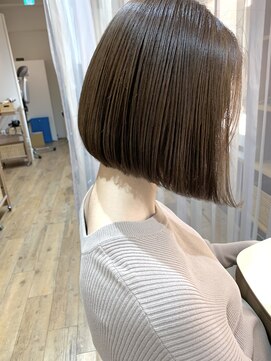 アフロートpd+ KOBE(AFLOATpd+) 【神戸三宮】首元が細く見える前下がりボブ