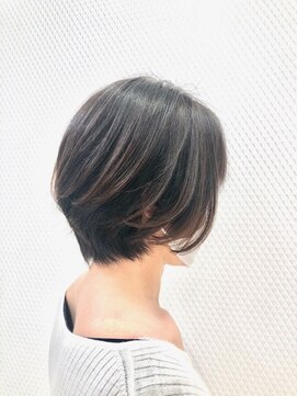 クオリス 上福岡店(QUALIS) 前下がりグラデーションショート/小顔/丸み/30代40代/白髪染め/