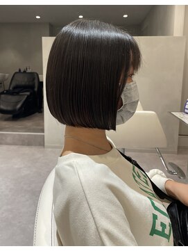 ルネ 北千住(Renee) 切りっぱなしボブ/ツヤ感ストレート/グレージュ