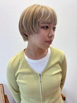 ソレイユトウキョウシブヤ(SOLEIL TOKYO shibuya)&nbsp;ショート顔周りレイヤーハイトーンブリーチゴールド