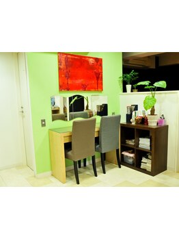 少人数でお客様との距離が近いアットホームなサロン☆お客様一人ひとりに合わせた施術が魅力◎