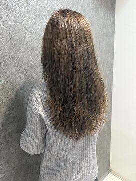 イルミ(iLUMi) iLUMi × ハイトーンカラー