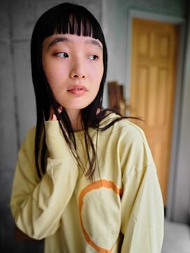 ウツワ(utuwa) 【utuwa】ぱっつんロング　ツヤ髪　オン眉前髪