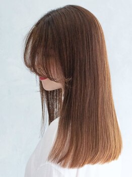アース 加古川店(HAIR&MAKE EARTH)の写真/極上ストレート剤でまっすぐになりすぎない自然な艶髪へ♪毛先まで潤う仕上がりで思わず触れたくなる