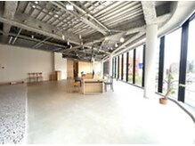 KATERIVER for Menの雰囲気（アクセスの良い水道町交差点です）
