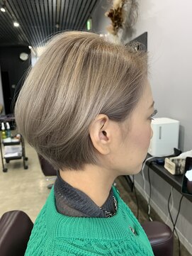 ローレンアンドパレード 並木坂店(Lauren&Parade) パールベージュ×耳掛けショート