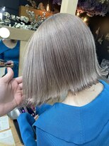 チャプター 問屋町(chapter)&nbsp;ケアブリーチホワイトシルバーベージュ切りっぱなしヘイリーボブ