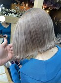 ケアブリーチホワイトシルバーベージュ切りっぱなしヘイリーボブ