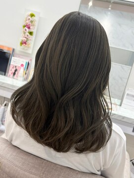 エレラビューティー(ELERA beauty) レイヤーミディアム/透明感オリーブブラウン