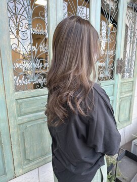 クララデアンシュシュ(Kurara de UN CHOU CHOU) クールなチャコールシルバーカラー