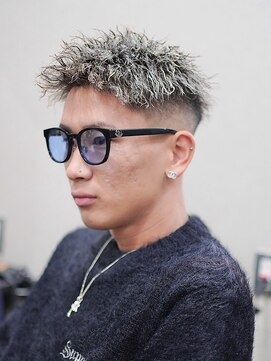 スラッシュ(SLASH) メンズパーマ/ハイライト/短髪/フェードカット/ツイスト/姫路