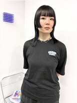 イラカ(elaka)&nbsp;黒髪×ミディアムウルフ×ストレートパーマ×ぱっつん前髪
