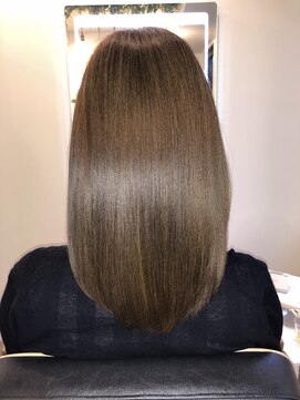 アールサロン アオヤマ(Rr SALON AOYAMA) プラチナミネコラ