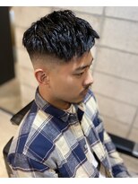 フランクスバーバー アンド ビアークラブ(FRANK'S BARBER and BEER CLUB)&nbsp;ツイストパーマスキンフェードくせ毛風パーマショートレイヤー