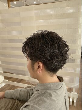 ロルド シェリ(Rold Cheri) 刈り上げスパイラルパーマ