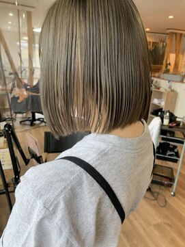 ニコラ(NICOLA) オリーブベージュ