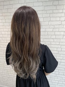 ミューバイケンジ(miu by KENJE) miu&伊藤夏海 大人かわいいグラデーションカラー◎