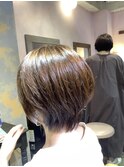 伸ばしかけのショートボブ