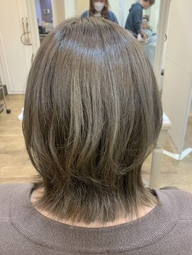 アルターリール(aL ter Rire) グレージュ/ミディアムレイヤー/福原遼華