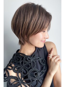 フラミューム 恵比寿(flammeum) 大人可愛い20代30代40代黒髪前下がりショートボブ丸みショート