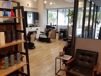 バーバーショップ ライフ(Barber shop Life)の写真/初めての方でも緊張しないアットホームな空間が◎経験豊富なstylistがあなたの“なりたい”姿を実現◇