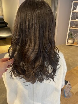 ユリーカ(eureca) オリーブグレージュカラー×ゆるふわ