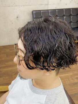 メルシー トータル ブランディング サロン(merci TOTAL BRANDING SALON) メンズ波巻パーマ　ツーブロックセンターパート