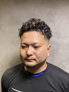 完全個室 BARBER SHOP STARS【5月中旬オープン（予定）】 金メッシュ メンズパーマ スキンフェード