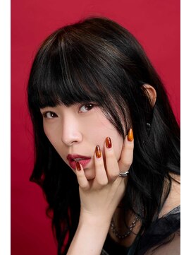 アンアタッシュ(UNE ATTACHE) Garnet Bloom｜秋冬の艶黒髪×ぱっつん前髪×外巻きくびれ
